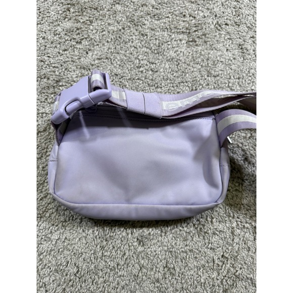 Lululemon Everywhere Belt Bag Purple Athleisure Crossbody Workout Gorpcore - Picture 3 of 4